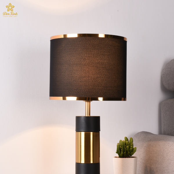 Đèn Để Bàn DB3068