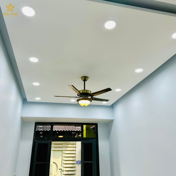 Quạt Đèn Trang Trí QDT48011