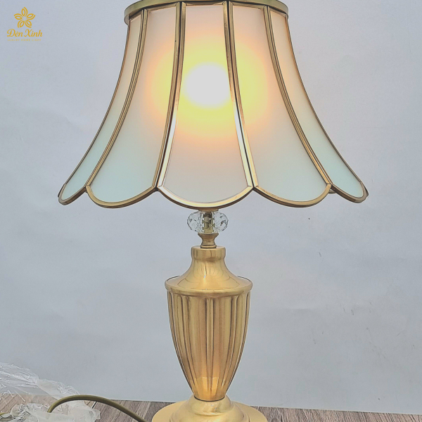 Đèn Để Bàn DB8001